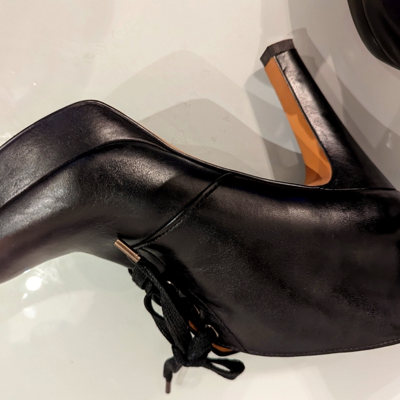 Joan and David leather, heeled platform, lace up boots LUXE - Picture 6 of 9